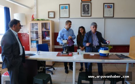 ARGUVAN’DA GÖREV YAPMIŞ DOKTORDAN OKUL LABORATUVARINA TEKNİK DESTEK