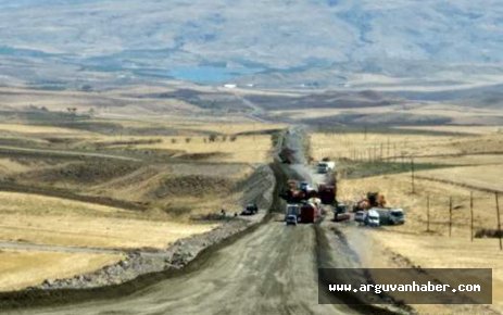 MALATYA ARGUVAN ARASINDAKİ KARAYOLUNDA YOL GENİŞLETME ÇALIŞMALARI YAPILIYOR