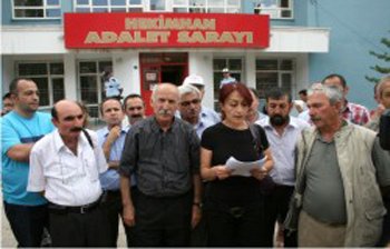 ALEVİ KADINA SATIRLA SALDIRI DAVASI SONUÇLANDI.