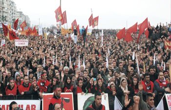 ALEVİLER EŞİT YURTTAŞLIK HAKKI İÇİN İZMİR’DE MİTİNG YAPTI