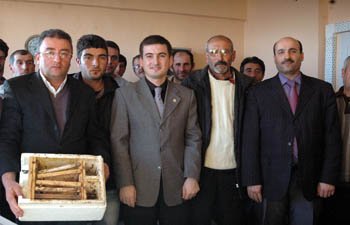 ARGUVANDA ARICILIK KURSUNDA 25 KURSİYER EĞİTİM GÖRÜYOR 