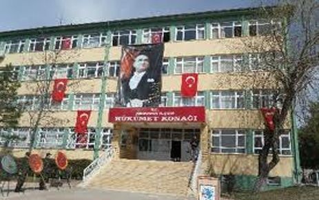 ARGUVAN'DA ÇANAKKALE SAVAŞININ 98.YILDÖNÜMÜ VE ŞEHİTLERİ ANMA GÜNÜ NEDENİYLE TÖREN YAPILDI 