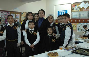 ATATÜRK İLKÖĞRETİM OKULUNDA KERMES DÜZENLENDİ 