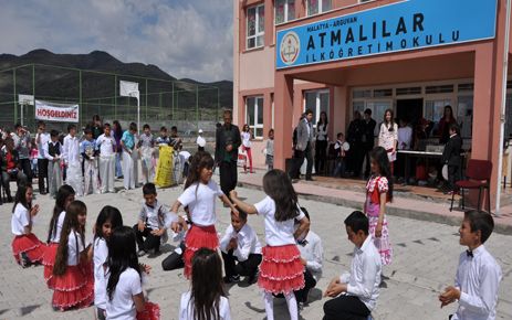 ATMALILAR İLKÖĞRETİM OKULUNDA 23 NİSAN ULUSAL EGEMENLİK VE ÇOCUK BAYRAMI KUTLANDI