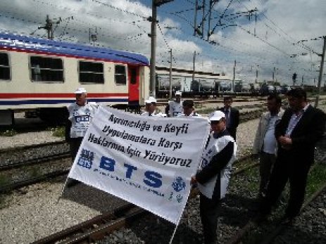 DEMİRYOLU ÇALIŞANLARI ANKARAYA YÜRÜYOR 