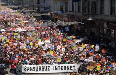 İNTERNETİME DOKUNMA YÜRÜYÜŞÜ 31 ŞEHİRDE YAPILDI 
