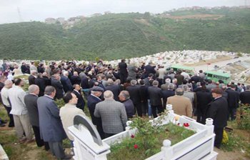 YAZIBAŞI (NARMİKAN) KÖYÜNDEN RIZA İPEK VE AİLESİ TRAFİK KAZASI GEÇİRDİ