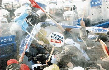 İŞTE AKP DEMOKRASİSİ- EMEKÇİ NEYE KARŞI 