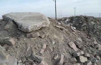 MALATYA BELEDİYESİ ARGUVAN İLKÖĞRETİM OKULUNA  KİLİT TAŞI YERİNE MOLOZ VE BETON YIĞINI GÖNDERDİ 