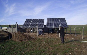 ARGUVAN-ASAR KÖYÜNDE ELEKTİRİK ÜRETEN GÜNEŞ PANELİ KURULDU