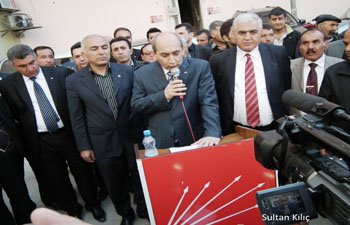 RAHMİ YÜCE’NİN BASIN AÇIKLAMASI MİTİNGE DÖNÜŞTÜ