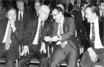 YARGIDA YANGIN  BÜYÜYOR