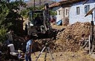 KÖMÜRLÜK MAHALLESİNE KANALZASYON YAPIMI DEVAM...