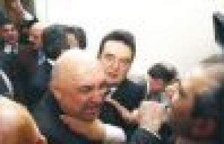 AKP'LİLER MİLLİ İRADEYİ ABLUKAYA ALDILAR 