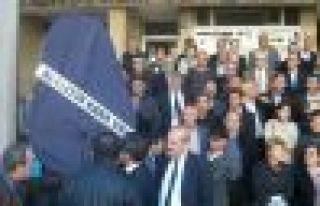 CHP ADİLYE ÖNÜNE SİYAH ÇELENK BIRAKTI