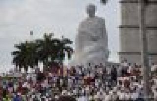 RIZA PARLAK'IN KÜBA GEZİSİ YAZISI YAZARLAR BÖLÜMÜNDE...